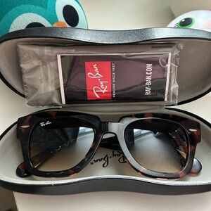 Ray Ban State State 
Polished Pink Havana
LENSES
Light Brown Gradient